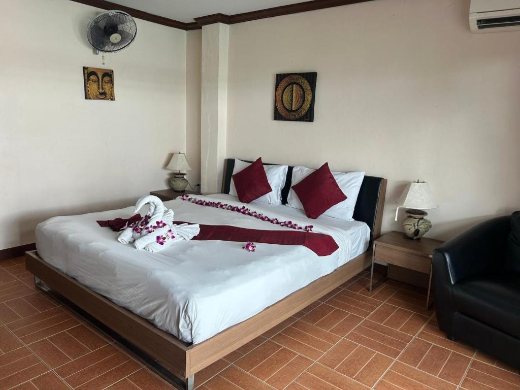 Taj Palace hotel Patong Beach — photo 1
