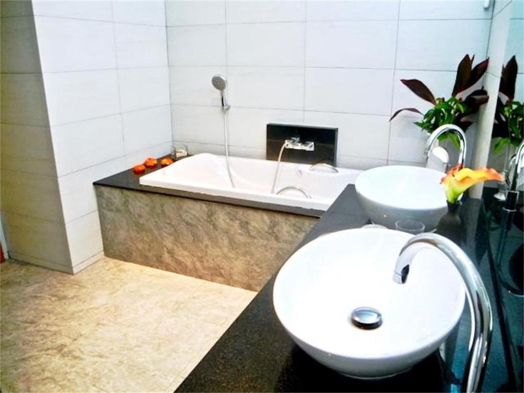 Skylight Nice Pool Villa in Kamala photo 3