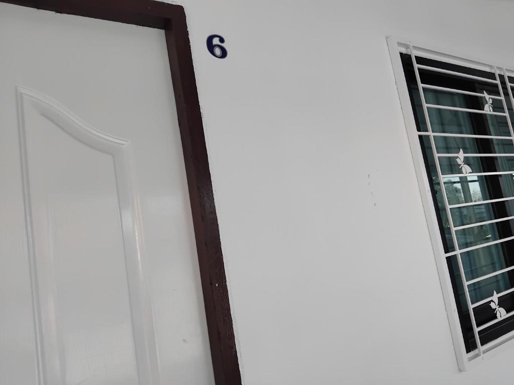 room 6 still available for MotoGP photo 2