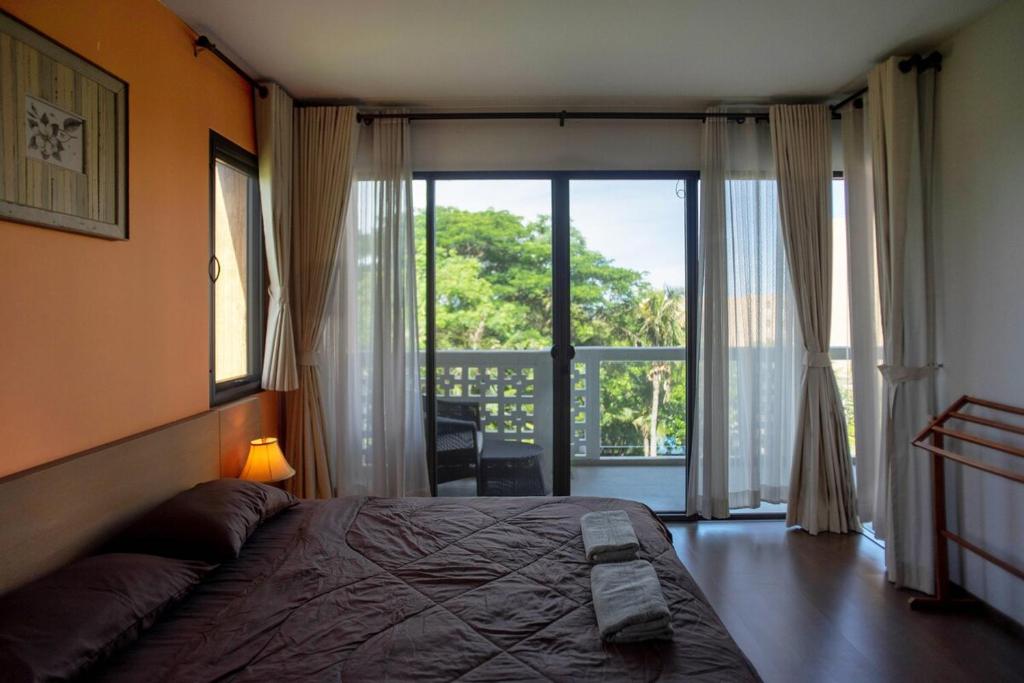 20 min from Hua Hin - Tide & Tail 2BR Beachfront Condo Baan Chaan Talay photo 2