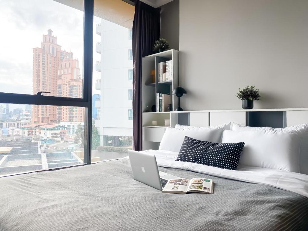 Stylish Riverview 1BR - Ultra Fast WiFi - Phrom Phong photo 2