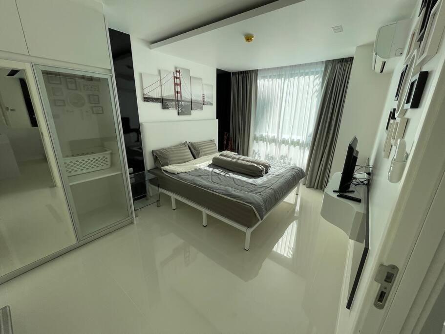 Stylish Condo with Blazing Fast Fiber Internet photo 2