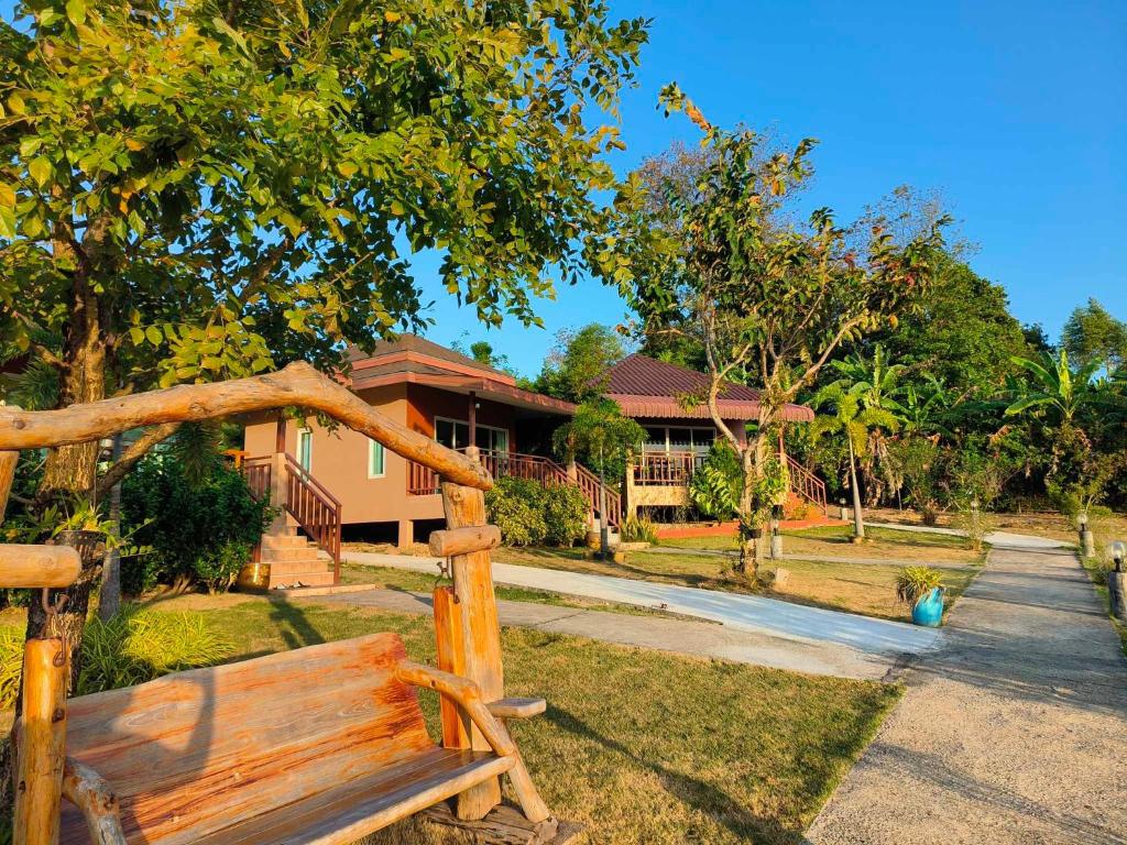 Sunrise Beach Kohyao Resort photo 2
