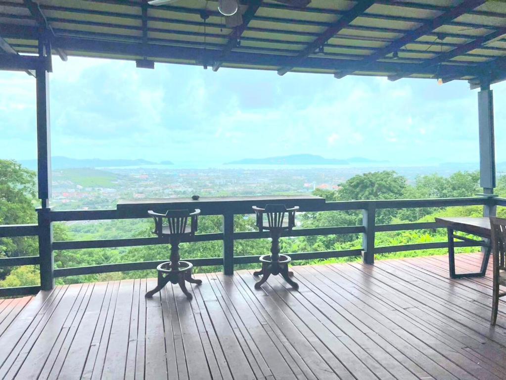 The house on the hill — photo 1