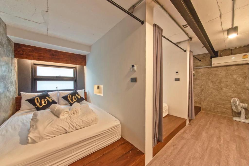 The Entaneer Poshtel photo 2