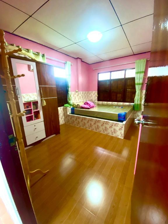 สีชังสมายด์ photo 2