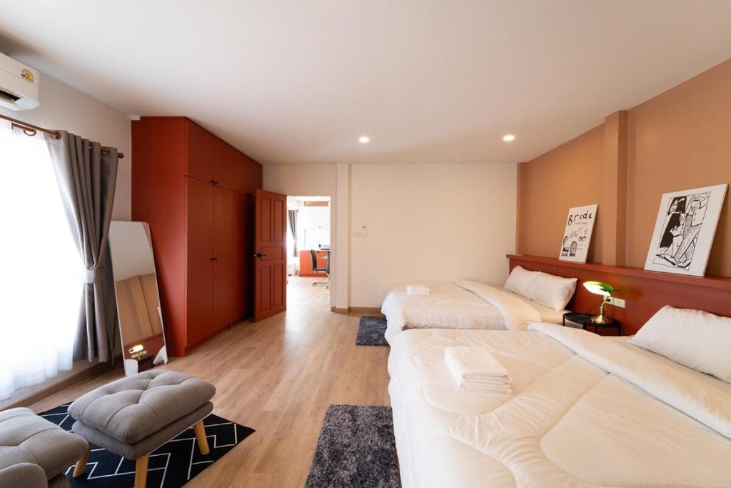 Tiny House 1 BR 1 living room photo 2
