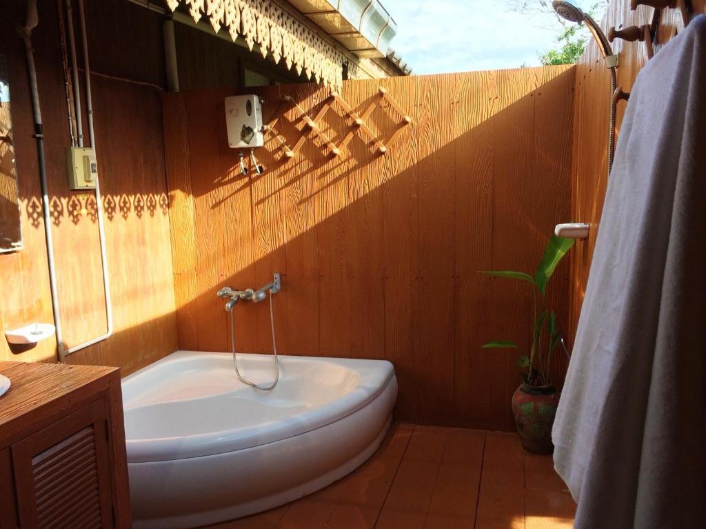 Ruen Thai Rim Haad photo 3