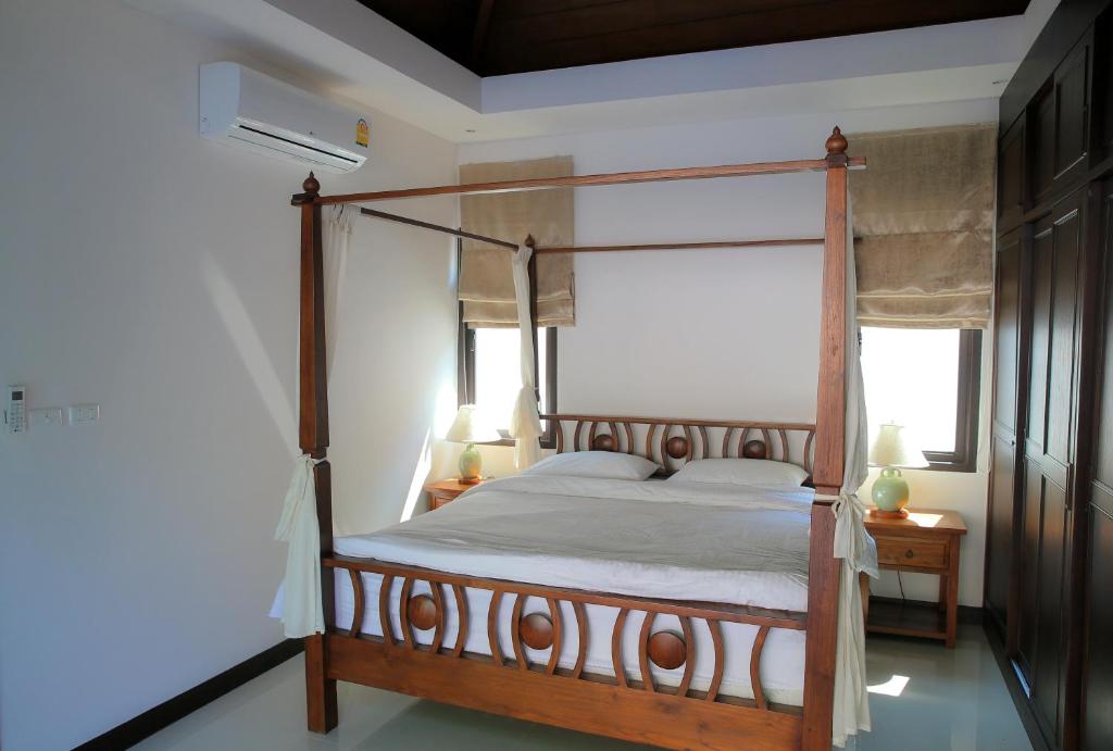 Naiharn Beach Villa photo 2