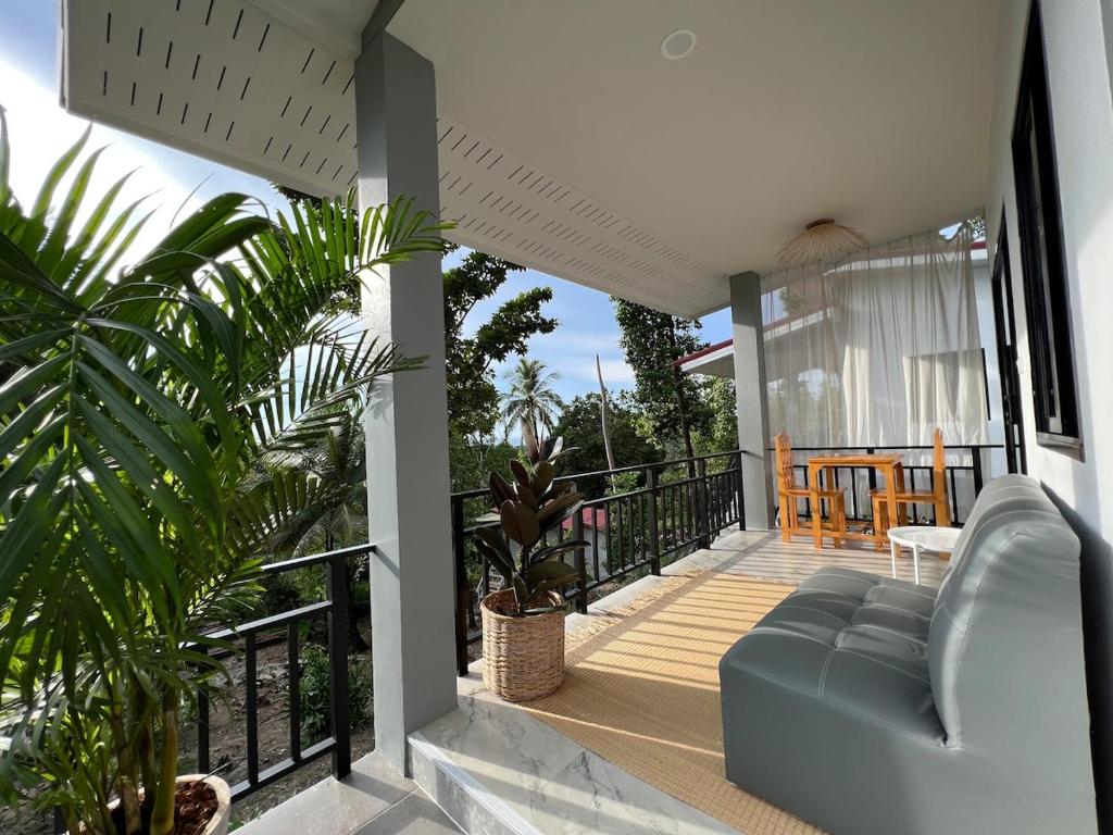 Sunset Hut Haad Yao — photo 1