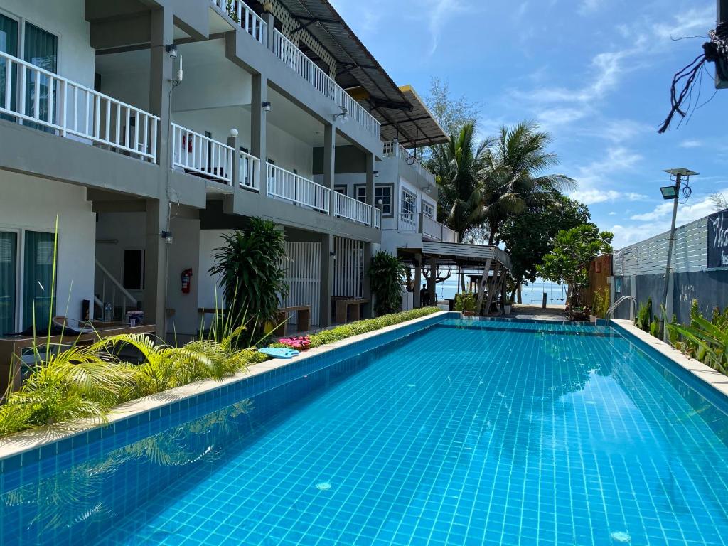 Tharadol Beach Resort — photo 1