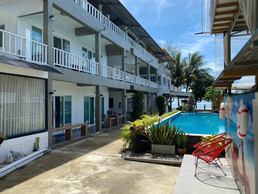 Tharadol Beach Resort photo 2