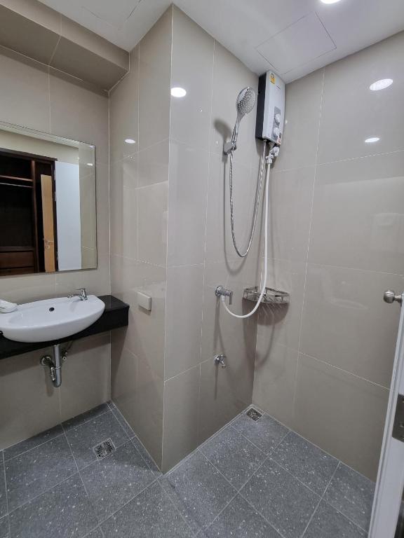 Tiara Place photo 3