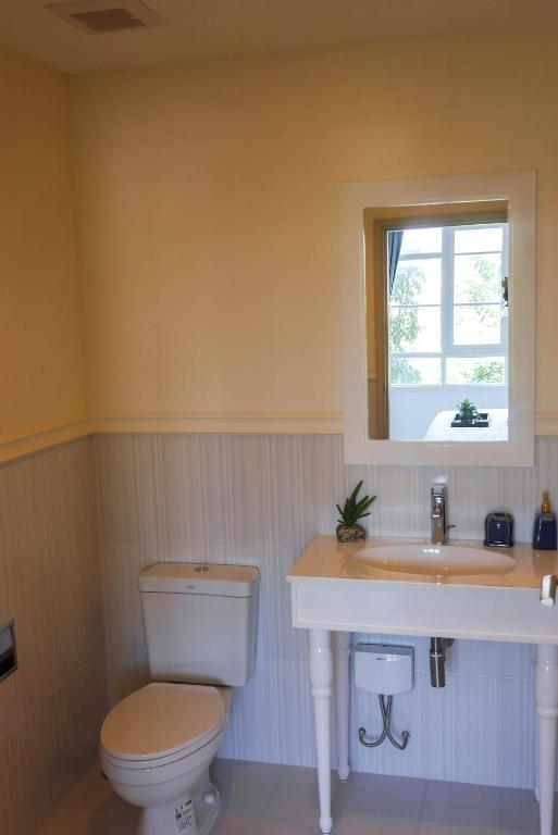 2 Bedroom Summer Huahin Condominium photo 3