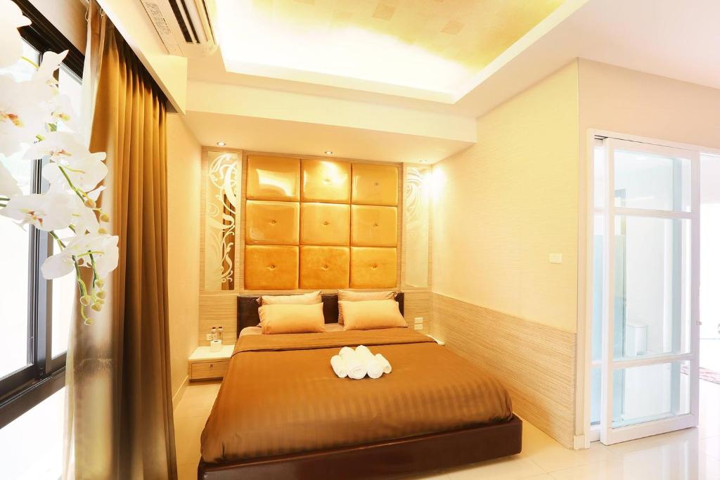 The Luxury Residence photo 3