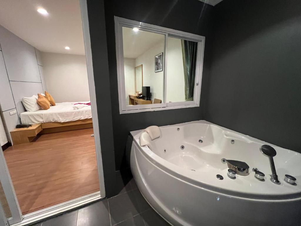 Zephyr Grand Hotel photo 2