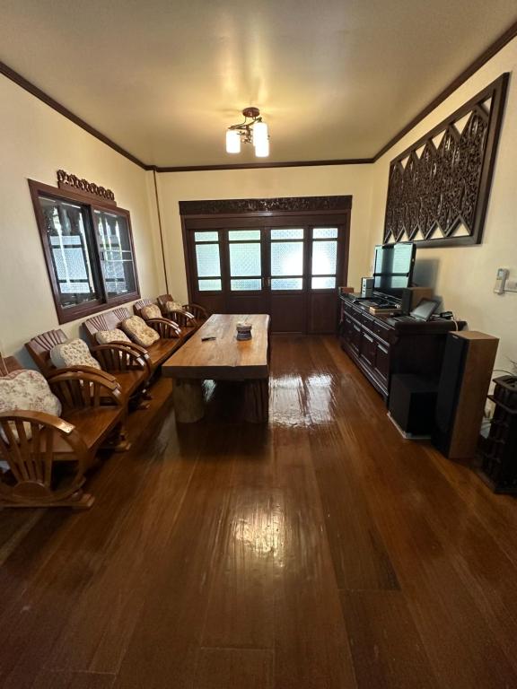 SJ house Unique wood Thai style photo 3