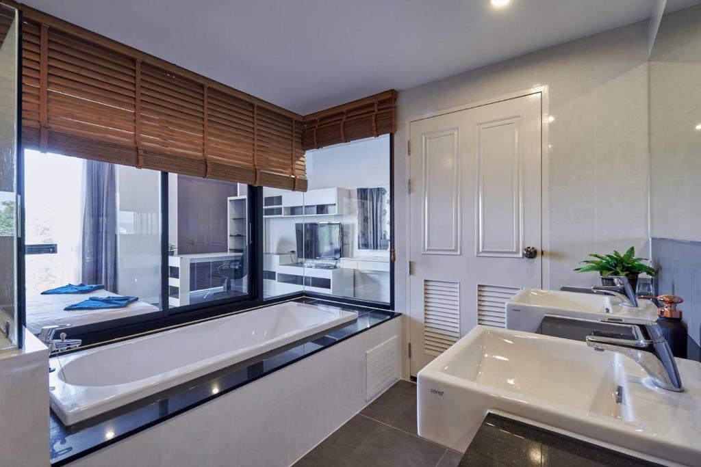 WOW Apartment at Unity Patong photo 3
