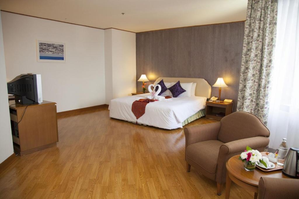 Thumrin Thana Hotel photo 2