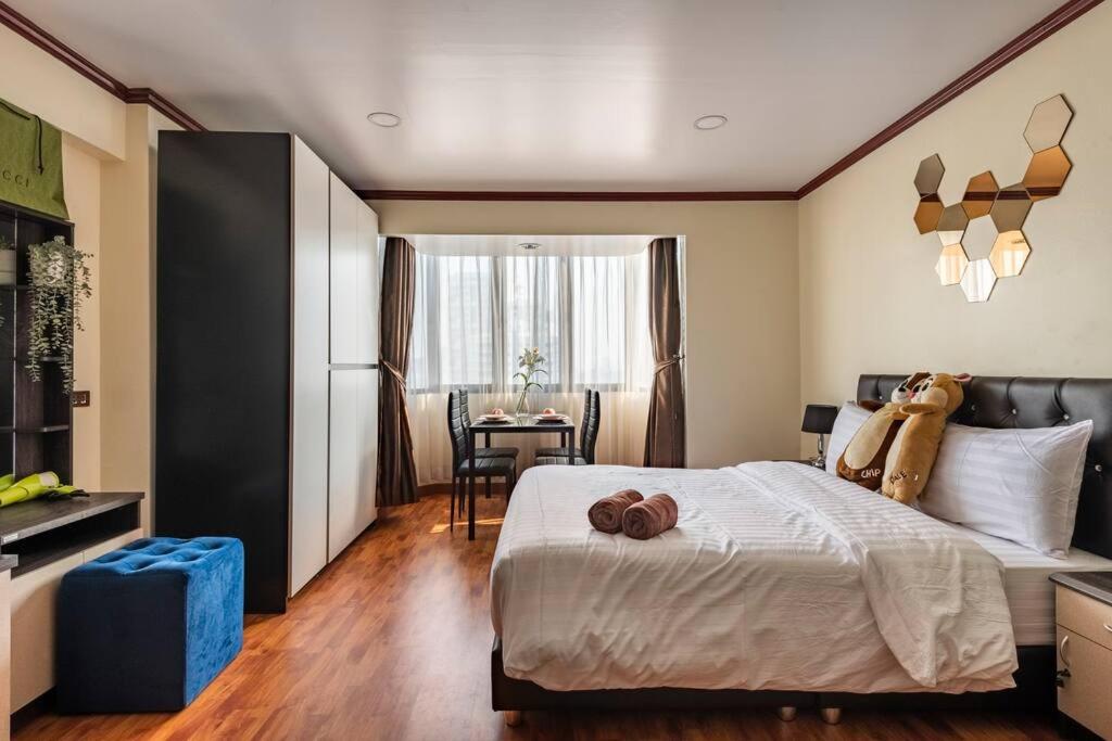 SelfCheckIn Omni Tower Sukhumvit4 NaNa Asoke BTS MRT Hispeed WiFi Pool&Gym photo 2