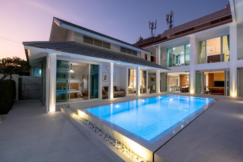 White Pool Villa Chiangmai photo 3