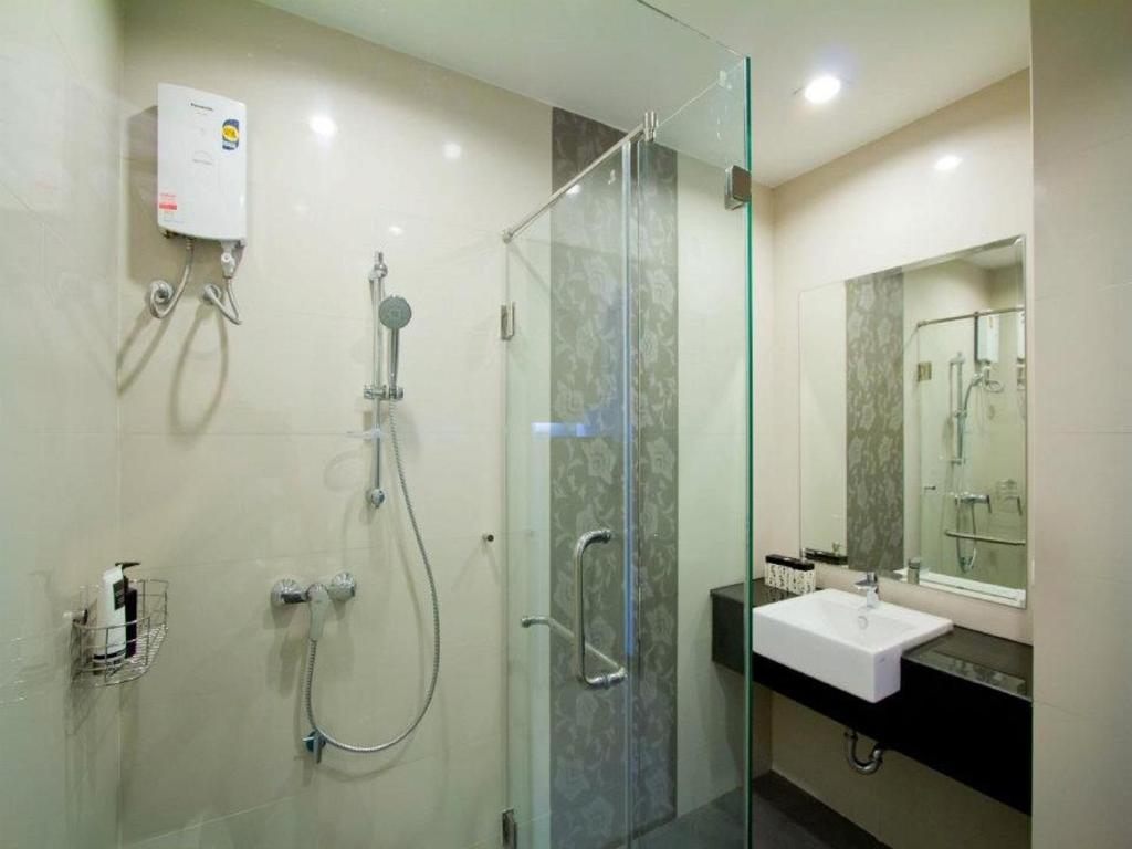 The Grand Wipanan Residence photo 3
