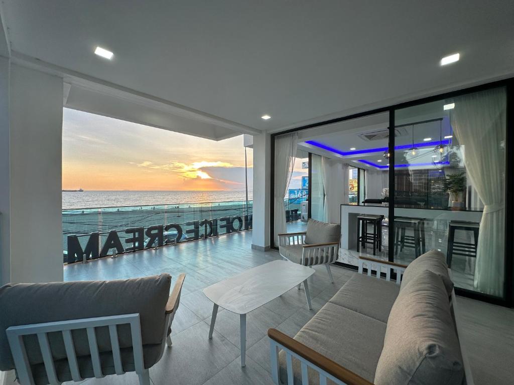 STUNNING BEACHFRONT VIEW LUXURIOUS Apartment 20 — photo 1
