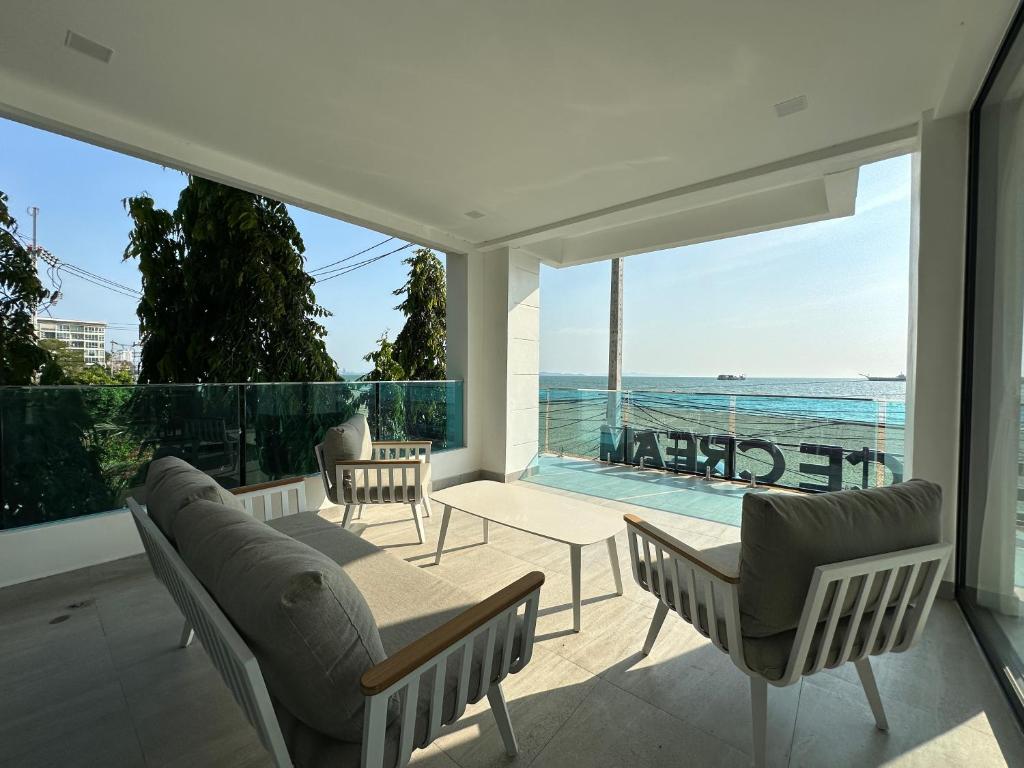 STUNNING BEACHFRONT VIEW LUXURIOUS Apartment 20 photo 2