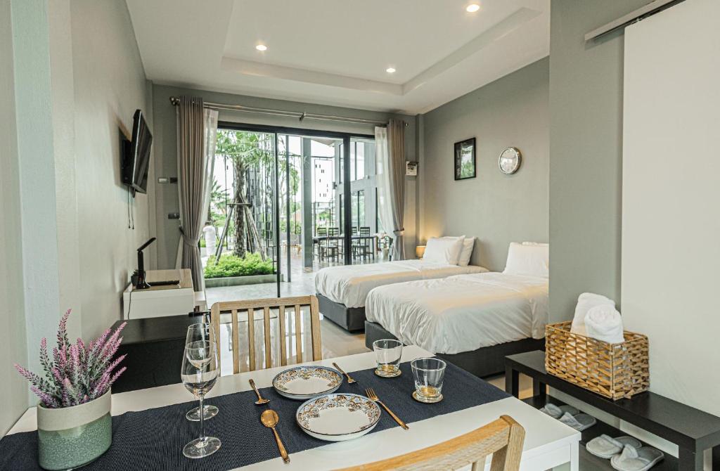 The River Palm Resort photo 2
