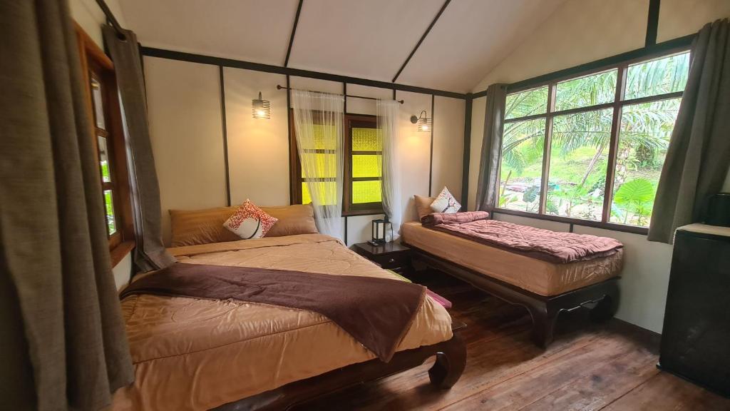 Tee Bungalow in the jungle photo 2