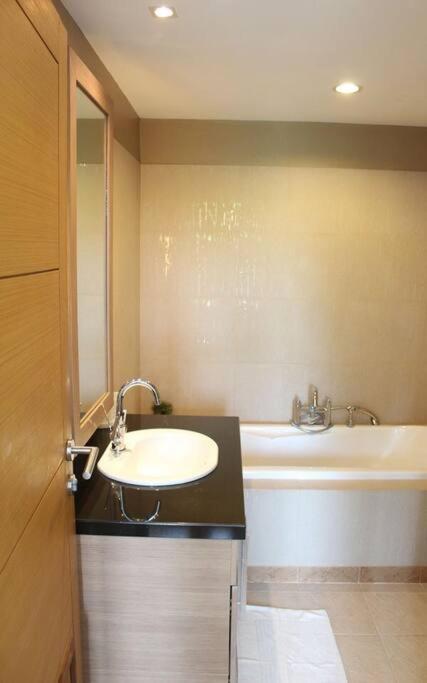 The Vimanlay Beachfront Condo Retreat 3rd Floor photo 3
