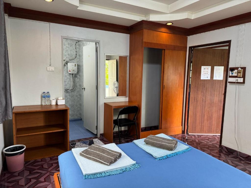 Tommy Apartment - main road photo 2