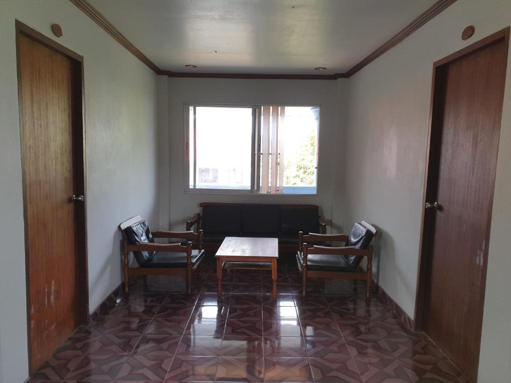 Tommy Apartment - main road photo 3