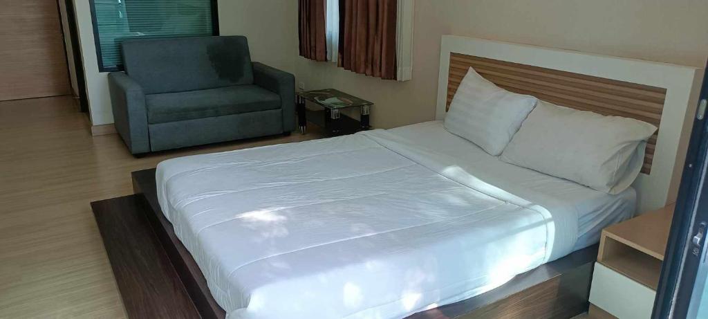 Naithon Beachfront Condotel photo 2
