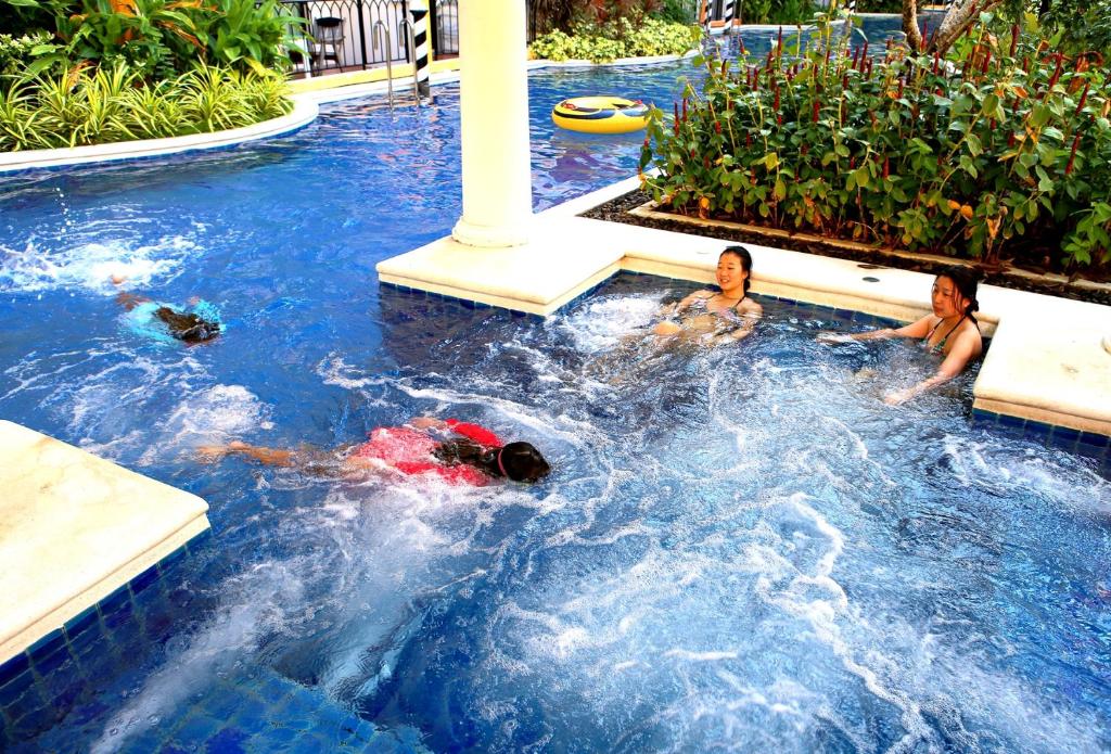 Venetian Poseidon Pool Hotel — photo 1
