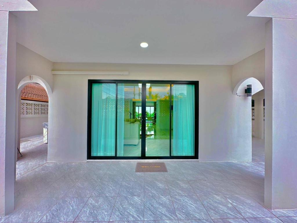 Tagvilla Bongkot Pool Villa in Pattaya 4 Bedroom photo 2