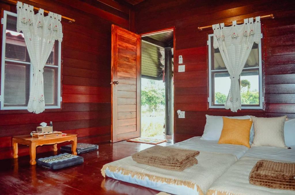 The White House Homestay photo 2