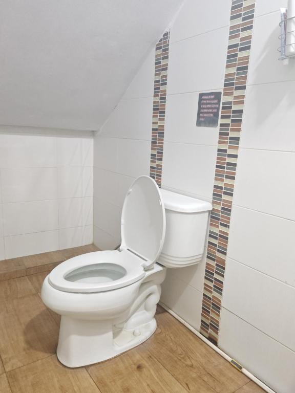 TJ PATONG HOSTEL - Prime Location by OTOP Market & Sea photo 3