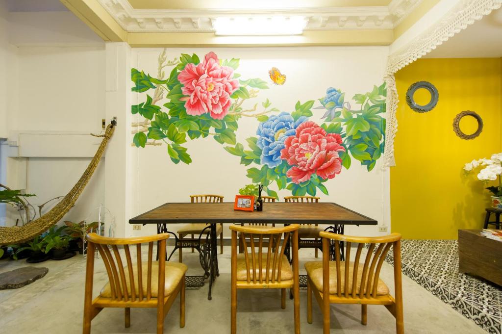 The Neighbors Hostel — photo 1