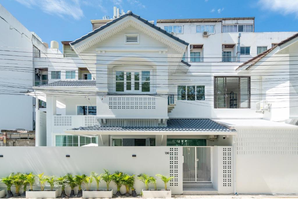 Seven Heaven Patong Villa photo 3
