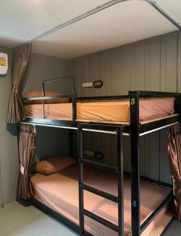 Wooden hostel photo 2