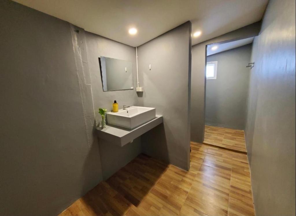 Wooden hostel photo 3