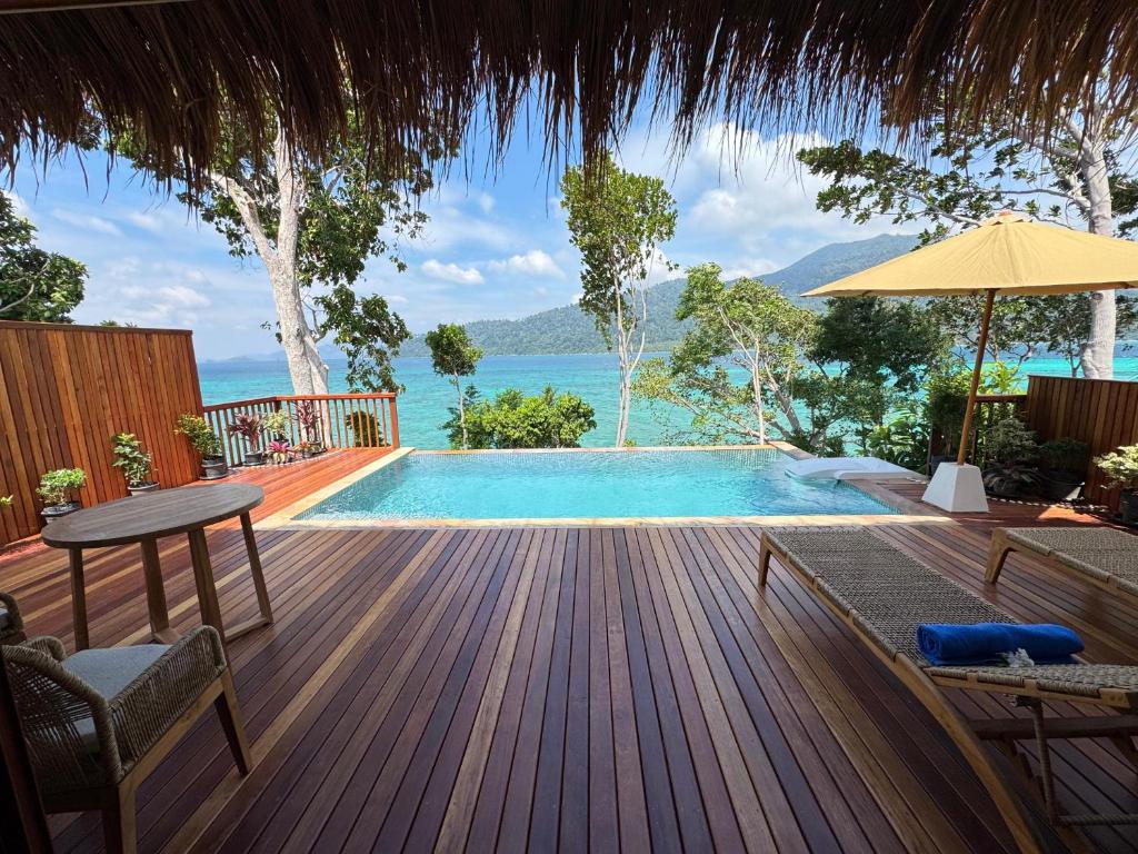 Ten Moons Sunset Villas — photo 1