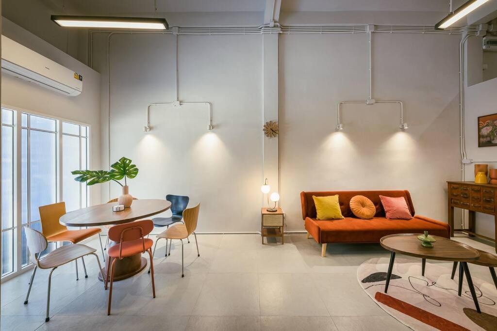 Industrial Loft Sukhumvit 3-Bedroom Designer House - 2 Min to BTS Bang Chak photo 2