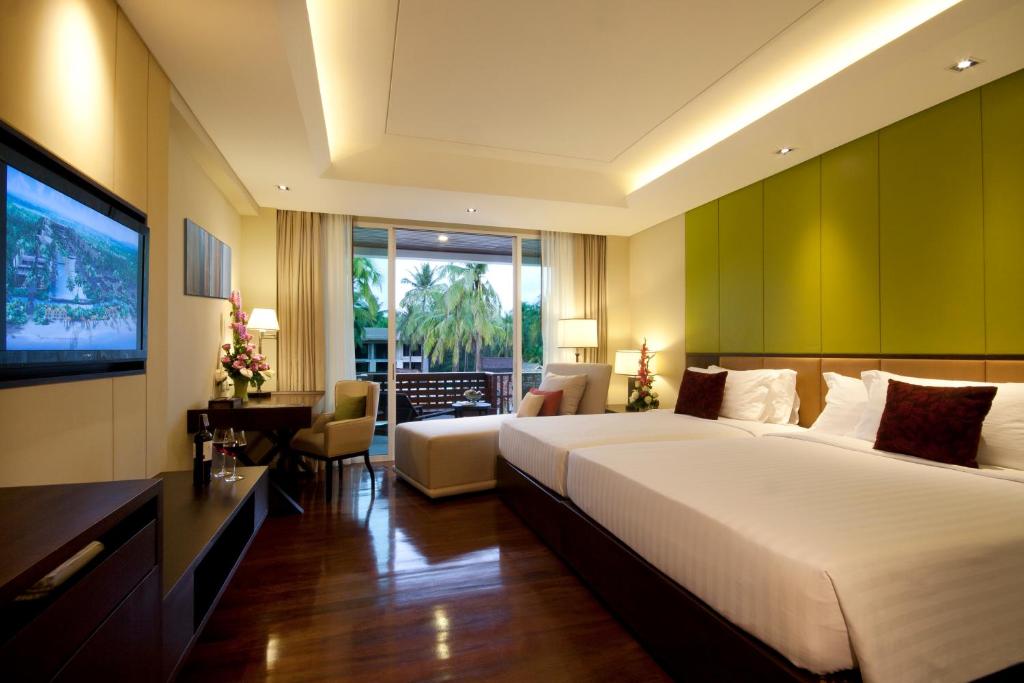 Graceland Khaolak Beachfront Resort photo 2