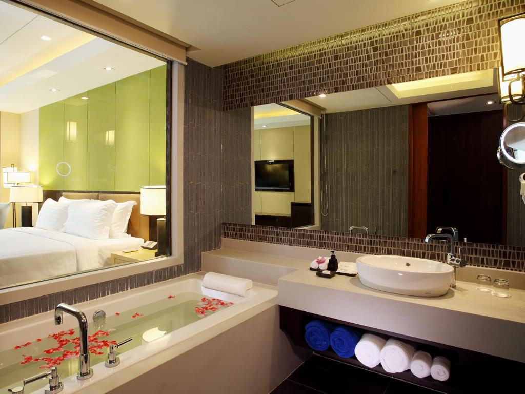 Graceland Khaolak Beachfront Resort photo 3