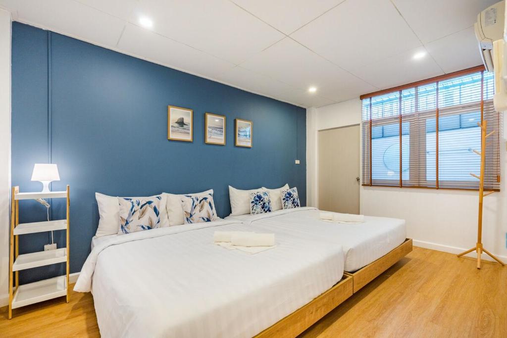 White beach house 2 photo 2