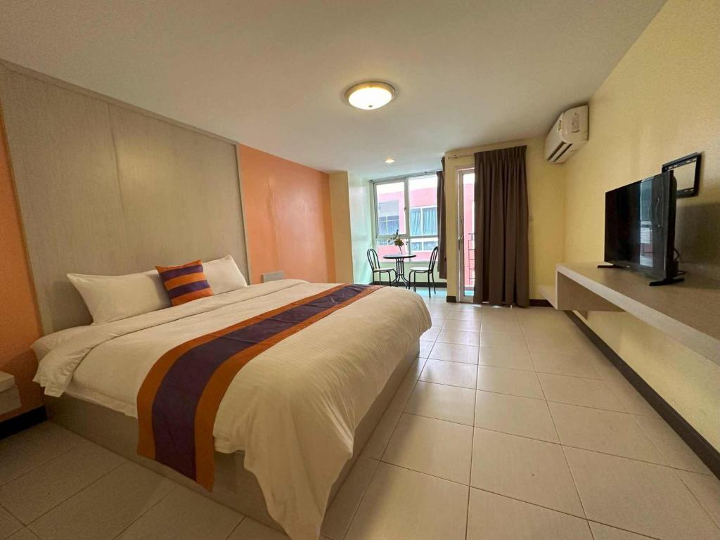 Aryan Suites Hotel photo 2