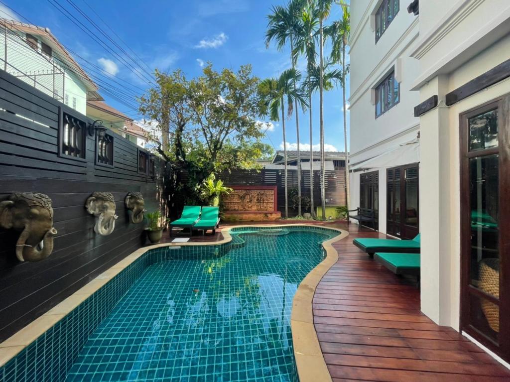 Rich Lanna House — photo 1