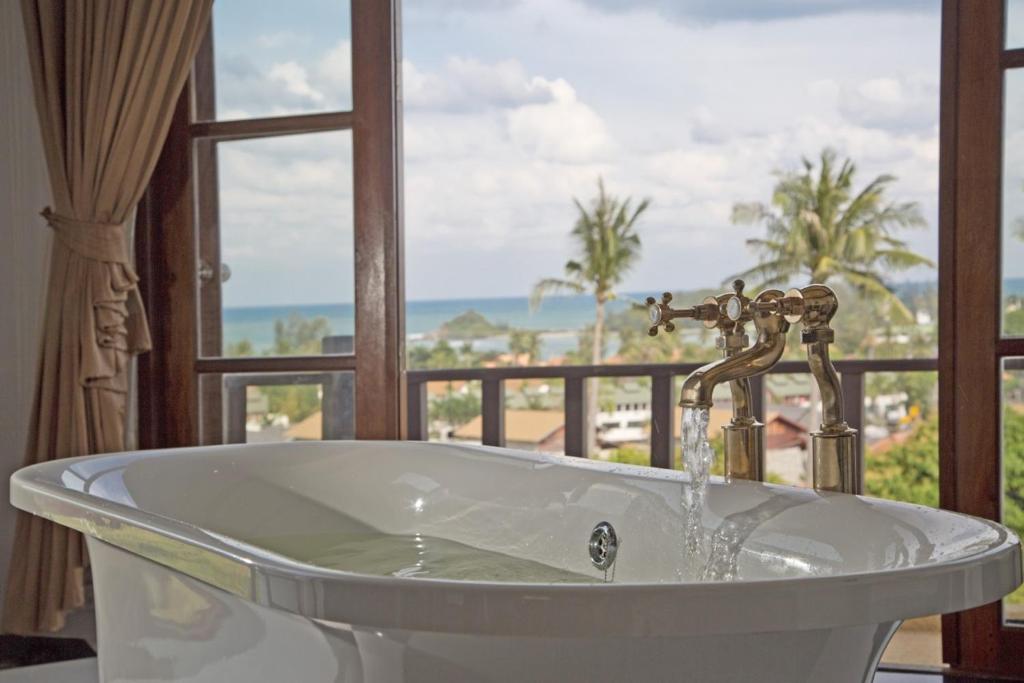 Royal Majestic Grand Thai Villa photo 3